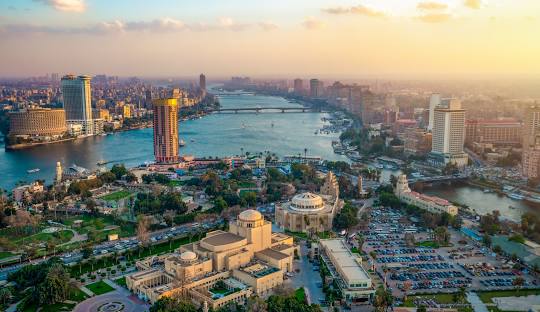 تذاكر طيران الى القاهرة من مطار الشارقه