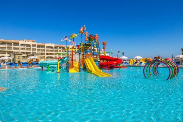 Pickalbatros White Beach Resort
