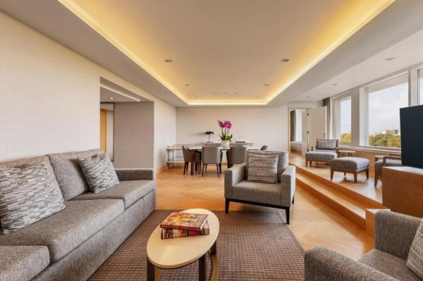 Royal Garden Hotel