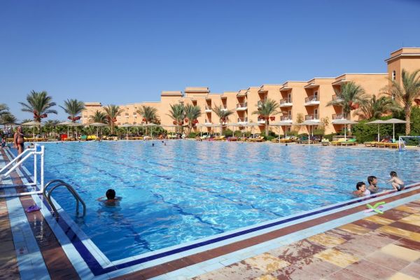 منتجع ذا ثرى كورنرز صنى بيتش