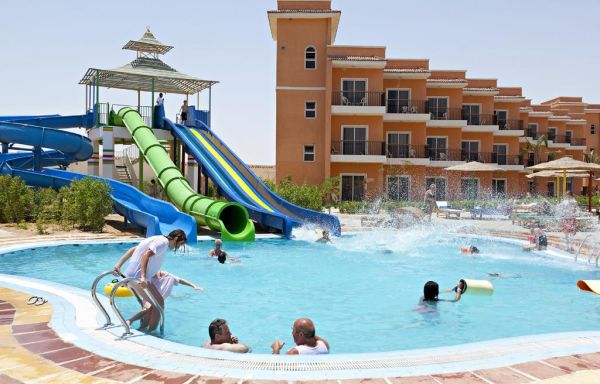 منتجع ذا ثرى كورنرز صنى بيتش