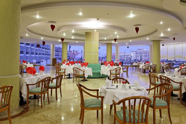 منتجع ذا ثرى كورنرز صنى بيتش