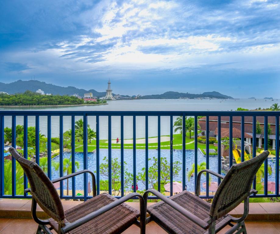 Dayang Bay Resort Langkawi / Ibis Kuala Lumpur City Centre