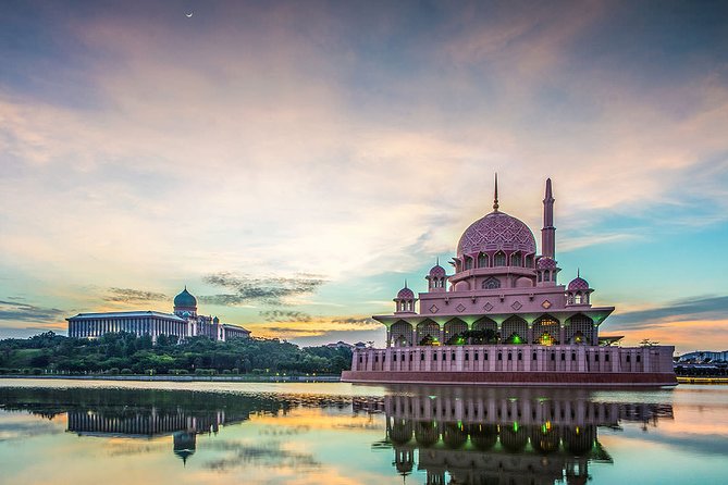 جولة في مدينة بوتراجايا من كوالالمبور مع Sight Seeing Cruise